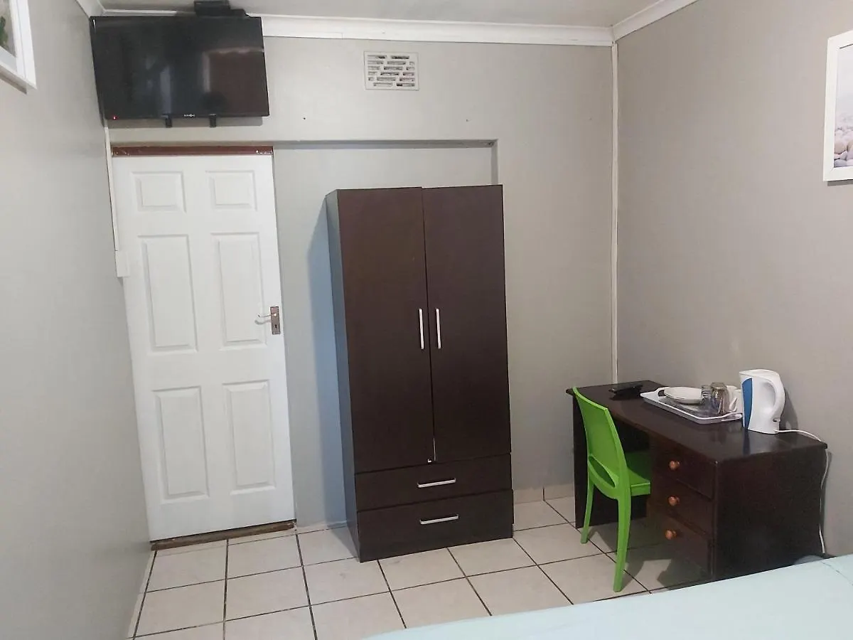 Hirondelle @ 45 Old Paarl Guest House Bellville